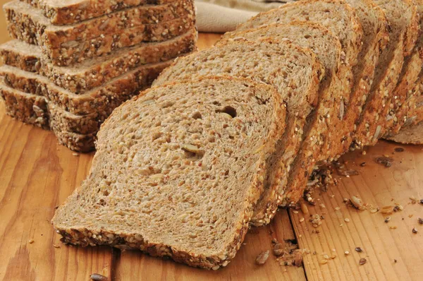 Grano germinado y pan de semilla — Foto de Stock