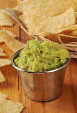tortilla cips guacamole ile