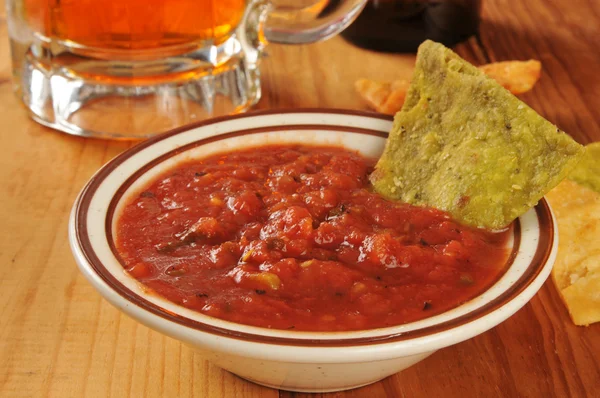 Veggie tortillachips en salsa — Stockfoto