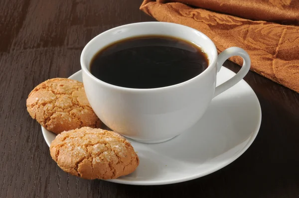 Biscuits aux amandes et café — Photo