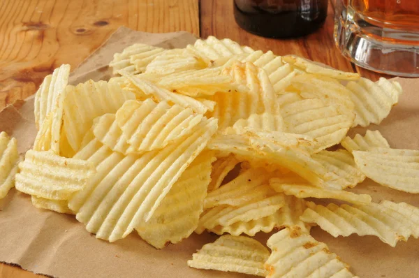 Potato chips and beer — Stock Photo, Image