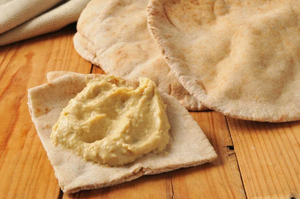 Hummus with pita bread — Stock Photo, Image