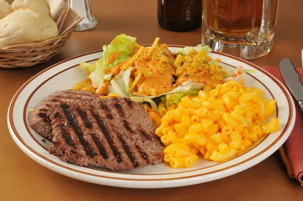 Jantar de bife cubo — Fotografia de Stock