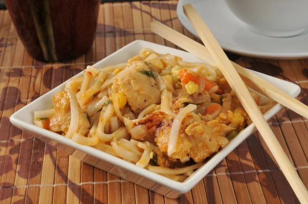 Kurczak pad thai — Zdjęcie stockowe