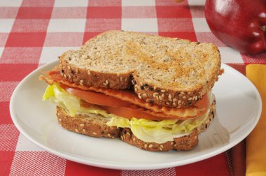 bir elma ile BLT sandviç