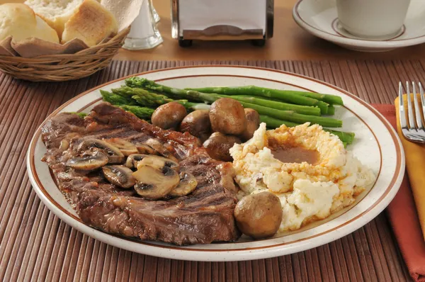 Steak and potatoes — Stok fotoğraf
