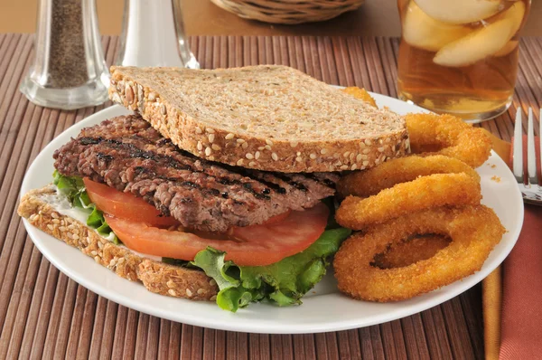 Biefstuk-sandwich — Stockfoto