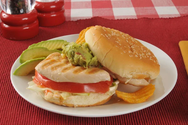 Chicken sandwich with avocado slices — Stock Photo, Image