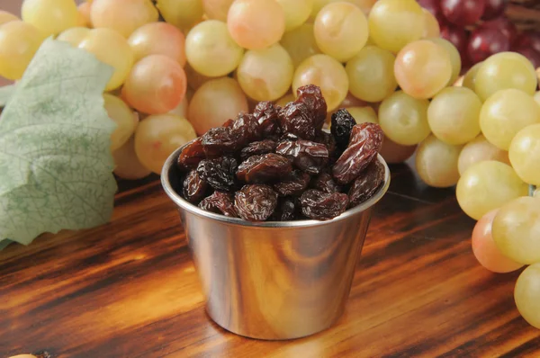 Plat de collation de raisins secs — Photo