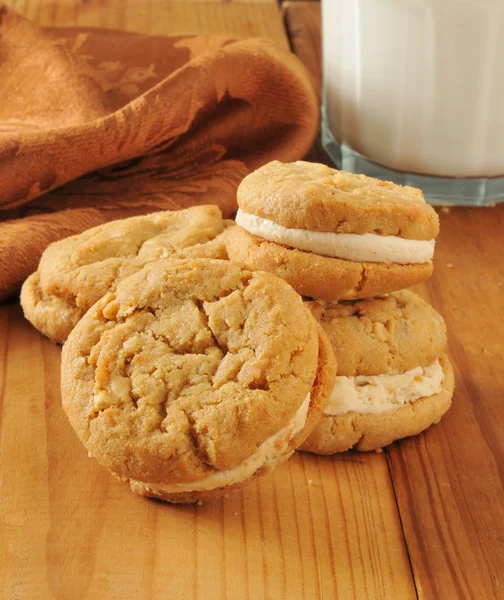 Pindakaas crème sandwich cookies — Stockfoto
