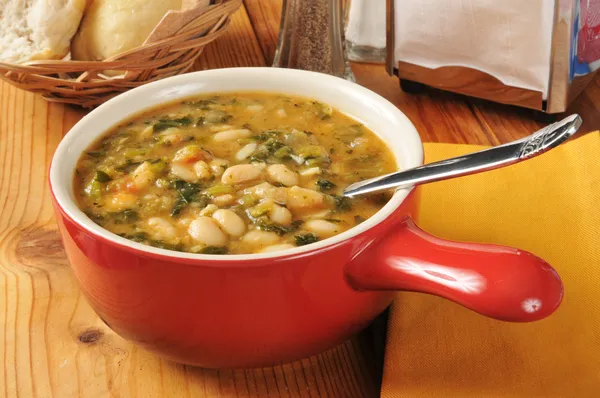 Sopa de col rizada y frijol blanco —  Fotos de Stock