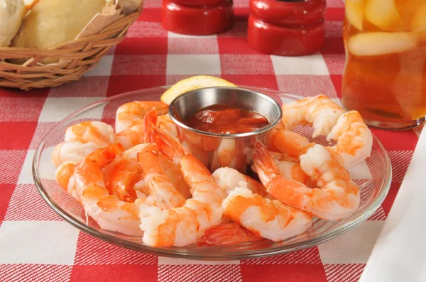 Shrimp prawns with cocktail sauce — Stock Photo, Image