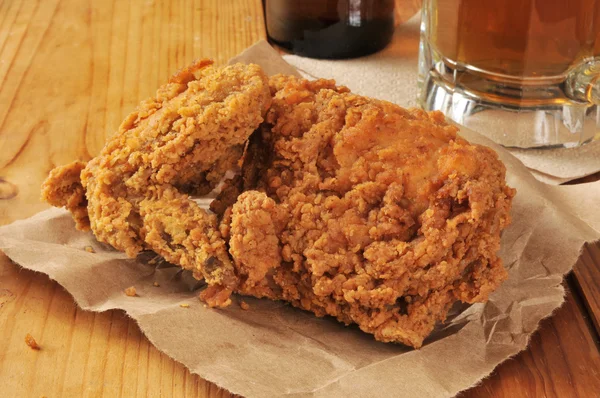 Fried chicken and beer — Stock Photo, Image