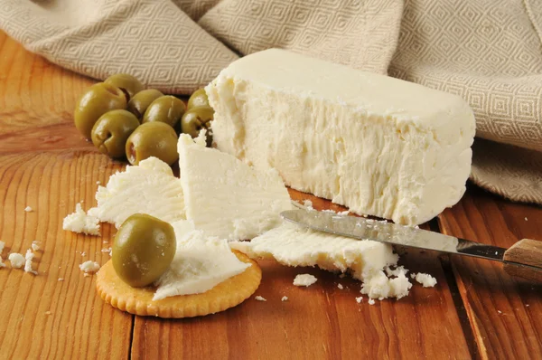 Feta cheese with crackers and olives — Stock Photo, Image