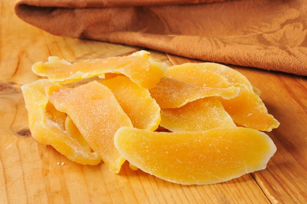 Сушеные ломтики манго — стоковое фото