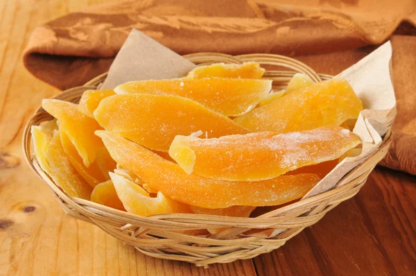 Canasta de rodajas de mango secas — Foto de Stock