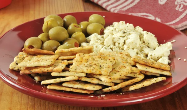 Feta cheese with crackers and olives — Stock Photo, Image