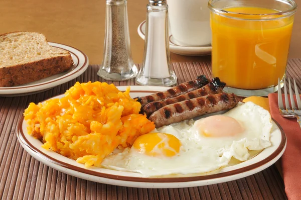 Cheese hash browns with sausage and eggs — Stock Photo, Image