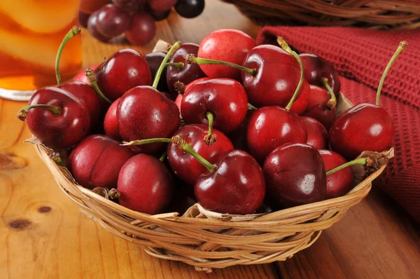 Fresh cherries — Stock Photo, Image