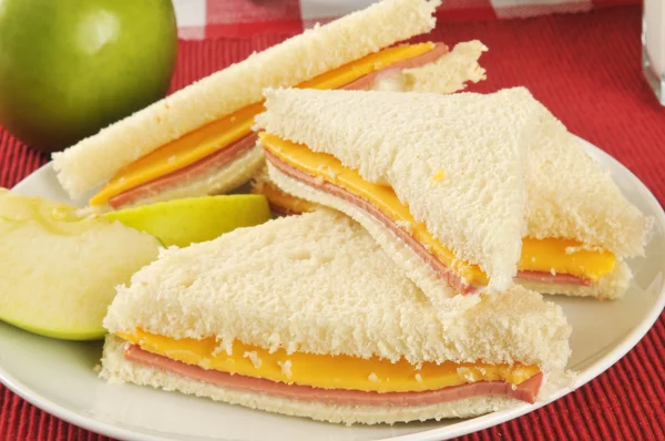 Sandwich de bolonia y queso —  Fotos de Stock