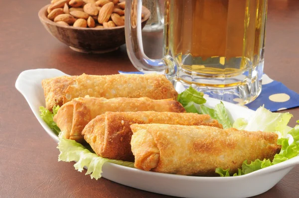 Egg rolls and beer — Stock Photo, Image