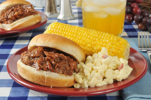 Barbecue beef sandwich with corn on the cob — Stock Photo, Image