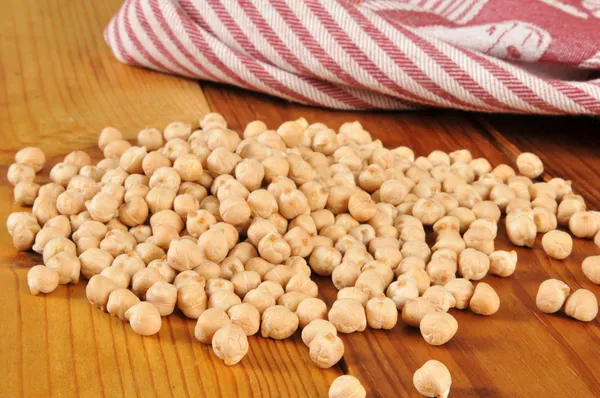 Сушеные бобы гарбанзо — стоковое фото