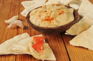 Humus ve pita ekmeği