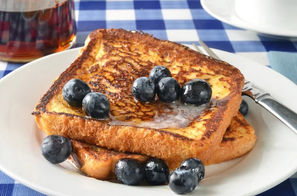 Franska toast och blåbär närbild — Stockfoto