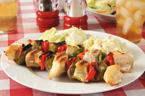 Kebab na piknikový stůl — Stock fotografie