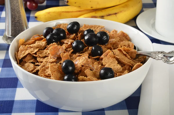 Bran flakes with blueberries — Stock Photo, Image