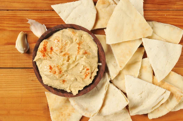 Hummus de ajo y pan de pita — Foto de Stock