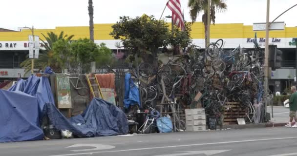 Los Angeles Usa October 2021 Mountain Junk Bicycles Homeless Encampment — Stock Video