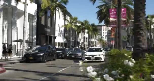 Beverly Hills Usa Září 2021 Doprava Blíží Rodeo Drive Podél — Stock video