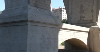 Pasadena California 'daki tarihi Colorado Köprüsü' nün mimari detaylarını kapatın.