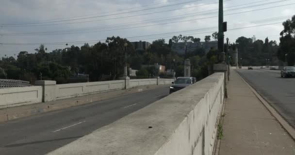 两条路合并在一座桥上 — 图库视频影像