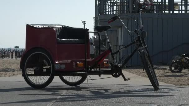 Pedicab Nebo Rikša Plážové Stezce Blízkosti Slavného Mola Santa Monica — Stock video