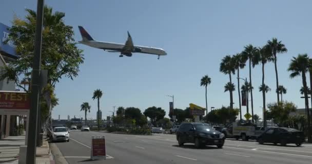 Los Angeles Usa Sierpnia 2021 Samolot Lądujący Międzynarodowym Lotnisku Los — Wideo stockowe