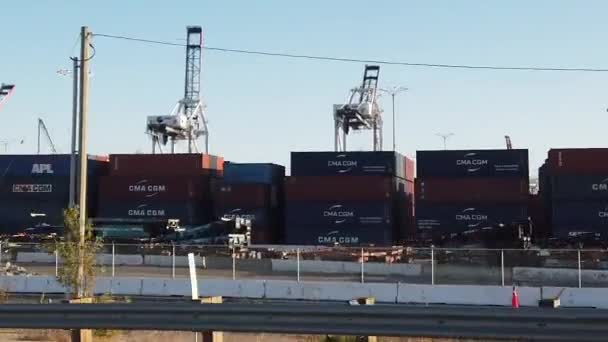Los Angeles Usa Oktober 2021 Scheepvaart Containers Gestapeld Door Portaalkranen — Stockvideo