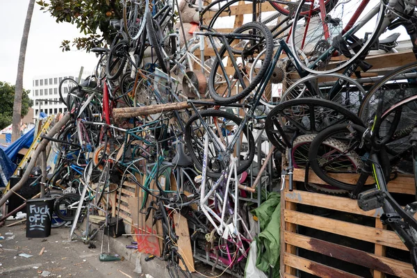 로스앤젤레스 Usa 2021 무주택자 야영지에 자전거로 — 스톡 사진