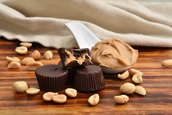Gourmet Chocolate Peanut Butter Cups Fresh Peanuts Spoonful Creamy Peanut — Stock Photo, Image