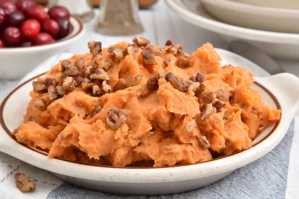 Close Heaping Bowl Mashed Sweet Potatoes Glazed Pecans Bowl Cranberries — Stock Photo, Image