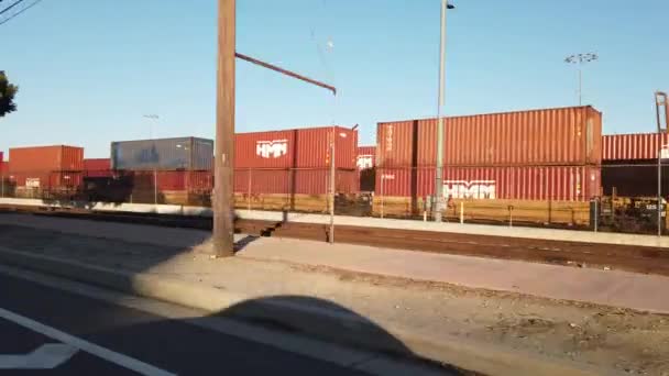 Los Angeles Usa Жовтня 2021 Вантажні Контейнери Складені Залізничними Коліями — стокове відео