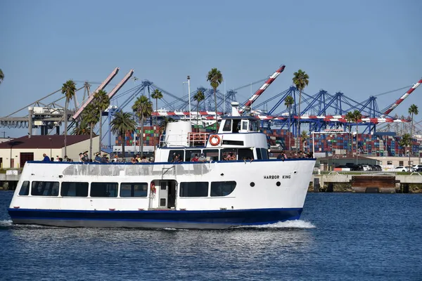 Los Angeles Usa Oktober 2021 Ausflugsboot Mit Touristen Passiert Portalkräne — Stockfoto