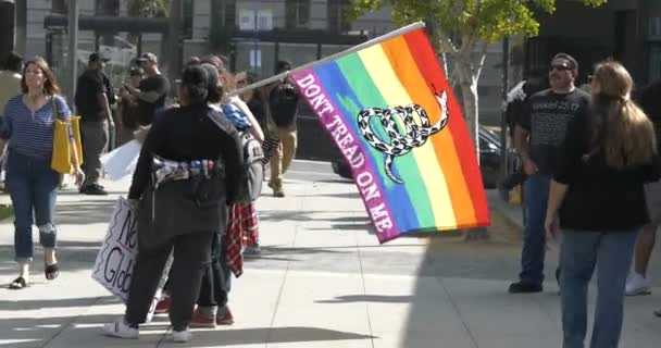 Los Angeles Usa November 2021 Protesters Dont Tread Banner Vaccine — Stock Video