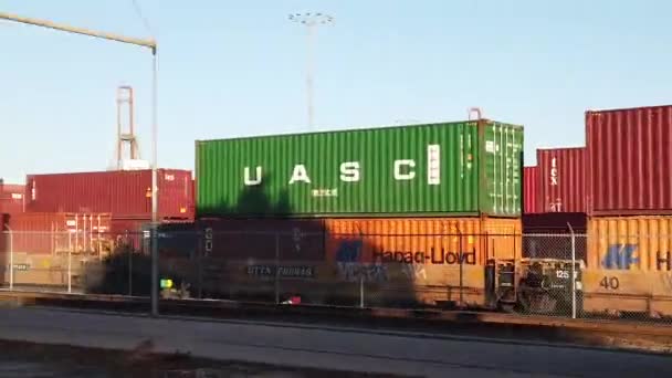 Los Angeles Usa Oktober 2021 Scheepvaart Containers Gestapeld Naast Het — Stockvideo