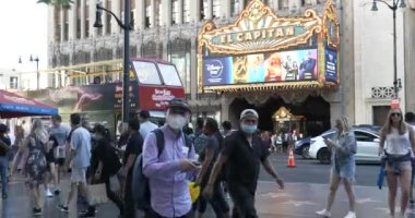 Hollywood, CA USA - 13 Kasım 2021 Hollywood Şöhret Yolu 'ndaki ünlü El Capitan Tiyatrosu