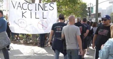 Los Angeles, CA USA - 8 Kasım 2021: İtfaiyeciler Los Angeles hükümet çalışanlarına verilen aşıyı protesto ettiler