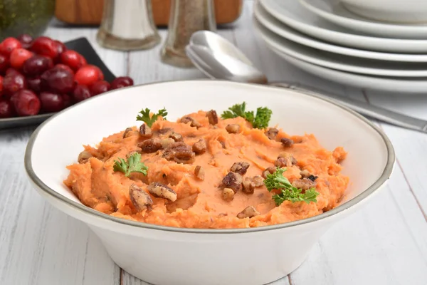 Bowl Homemade Mashed Potatoes Glazed Pecans Wooden Table — Stock Photo, Image