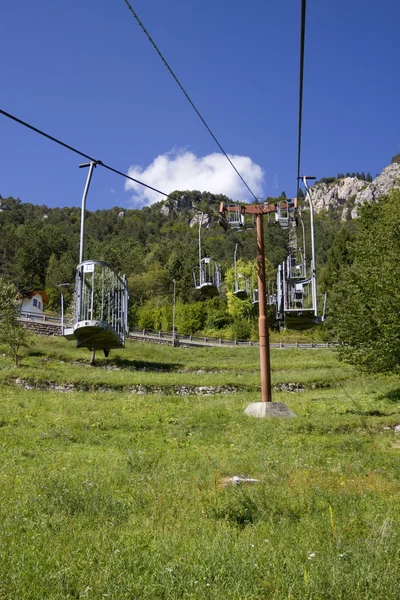 Teleférico na montanha — Fotografia de Stock